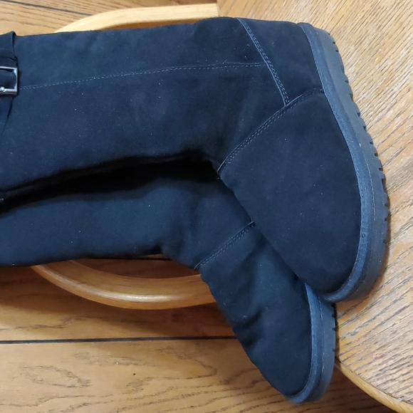 UGG Boots - Picture 7 of 11